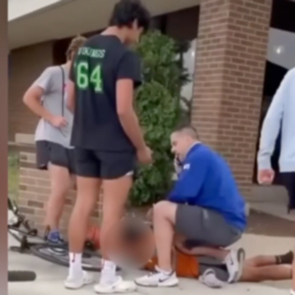Acusan al sargento que inmovilizó con su rodilla a un niño puertorriqueño de 14 años en Illinois