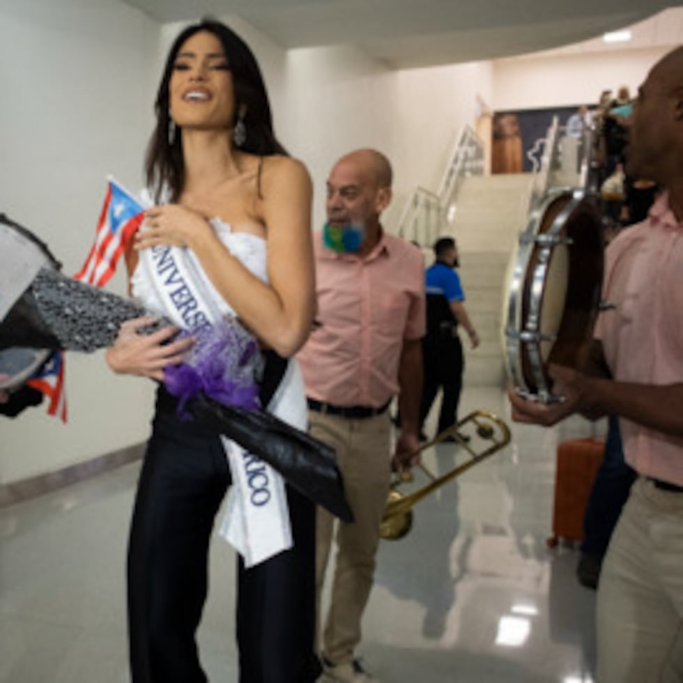 Con música, banderas y abrazos, Karla Guilfú Acevedo es recibida en el aeropuerto: “Me siento feliz con mi desempeño”