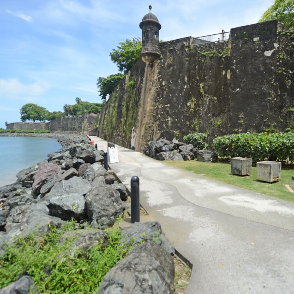 El Paseo del Morro es un trayecto peatonal que inicia en el Paseo de la Princesa y que se extiende hasta la parte posterior del Castillo San Felipe del Morro. (Archivo de GFR Media)