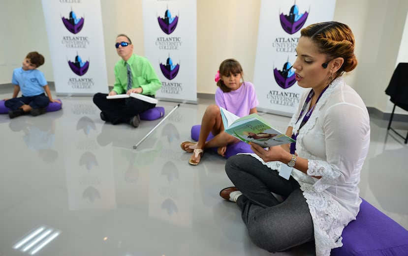 La profesora  Andrea Martínez, dijo que es un trabajo inclusivo   para niños videntes y no videntes.