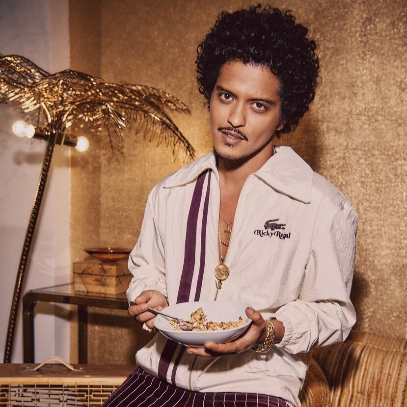 Bruno Mars será la imagen y mente creativa de la colección “Lacoste X Ricky Regal”.