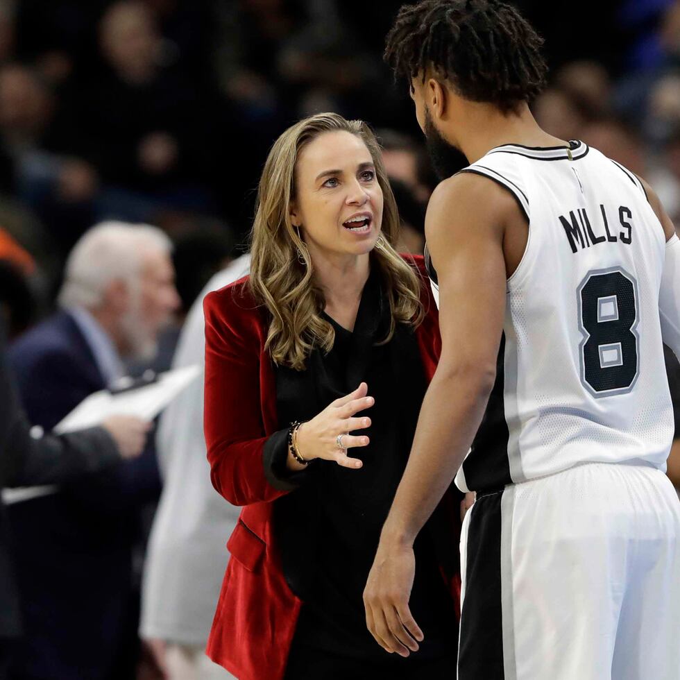 Becky Hammon ya tuvo experiencia en la NBA como asistente de San Antonio.