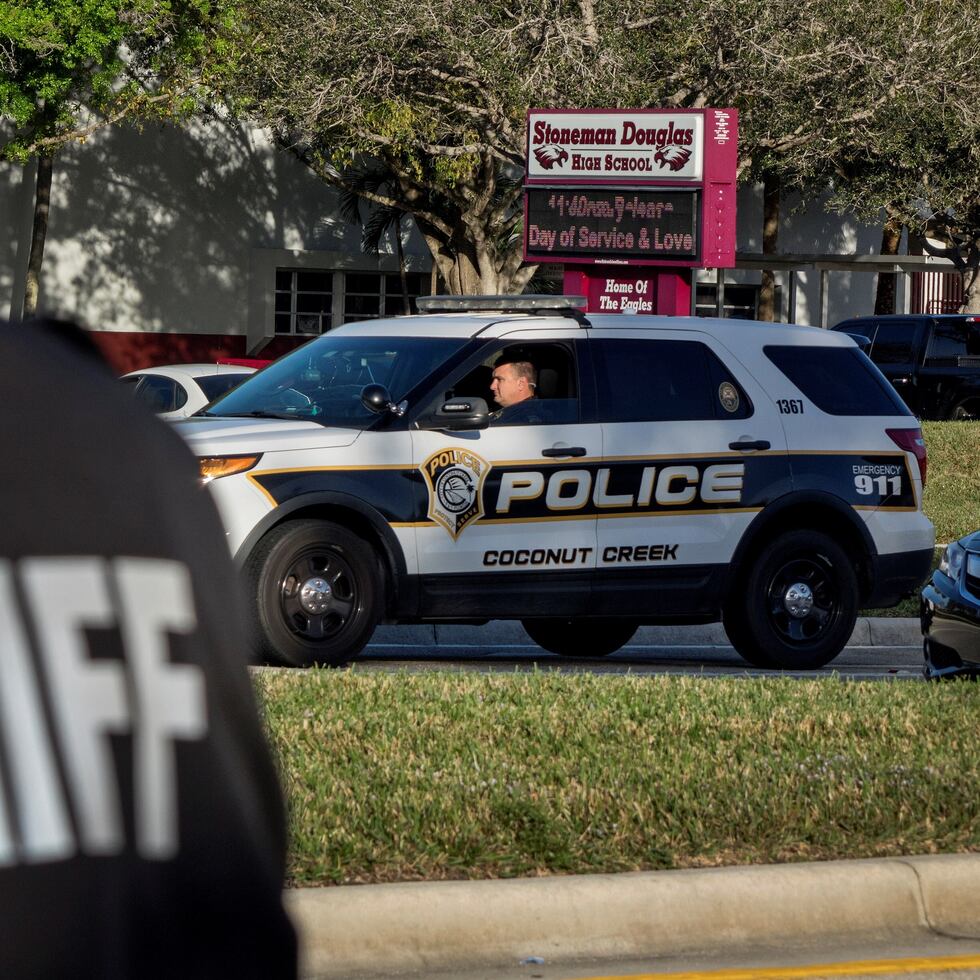 La Oficina del Alguacil el condado Broward, al norte de Miami, informó hoy que Oliver Manik fue arrestado después de recibir reportes sobre las amenazas.