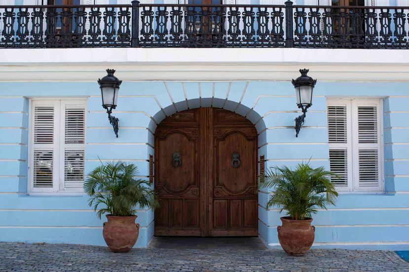 Una vista de las puertas de La Fortaleza cerradas.