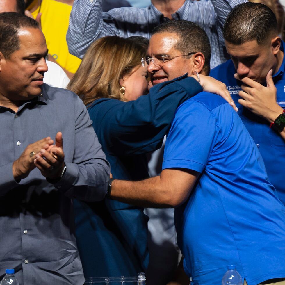 5 de marzo de 2023. San Juan, PR. Asamblea General del partido Nuevo progresista (PNP), llevada a cabo en el Coliseo Roberto Clemente en Hato Rey. En la foto Jenniffer González saluda al gobernador Pedro Pierluisi tras dar su mensaje. FOTO POR: Carlos Giusti/GFR Media