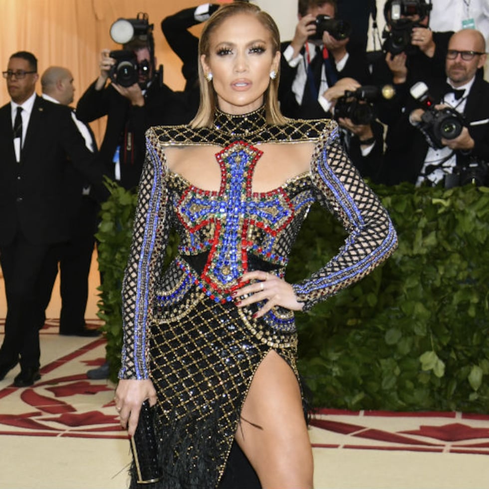 Jennifer Lopez a su llegada a la gala del Museo Metropolitano de Nueva York en la edición de 2018. (Foto: Archivo)