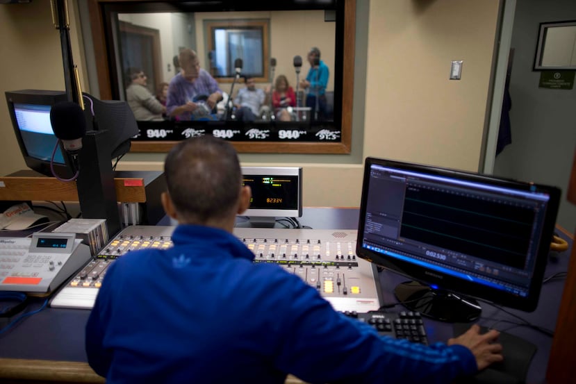 No  hay  egos y  todos conocen cuál es  su  rol  en la  cabina  radial del Taller Dramático  de Radio   (940 AM)  de  la Corporación de Puerto Rico para la Difusión Pública (WIPR).