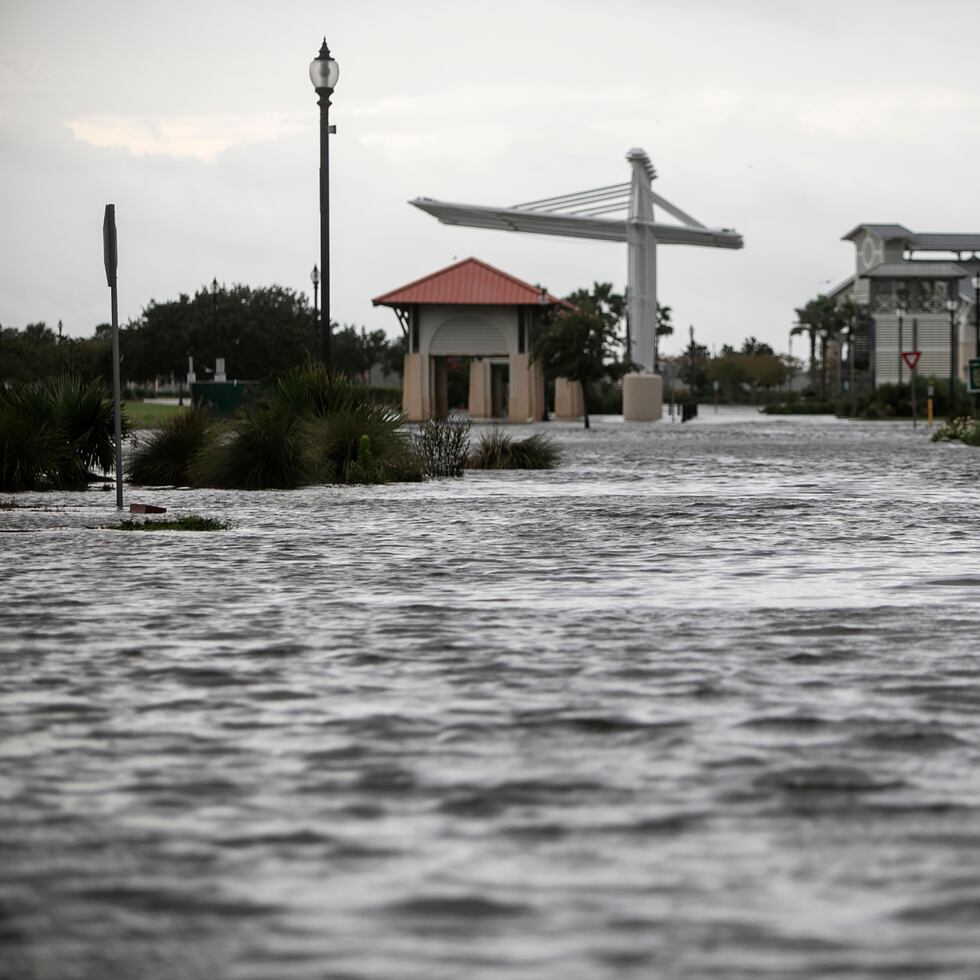 Los efectos del huracán Ida comenzaron a sentirse temprano en la mañana del domingo en Gulfport, la segunda ciudad más grande de Misisipi.