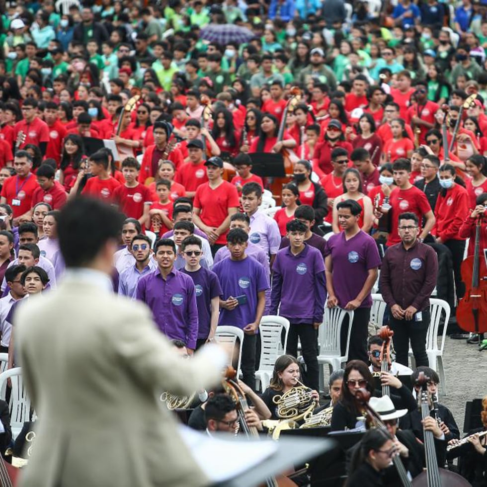 Miles de artistas participaron del "Concierto más grande del mundo por la paz y la verdad", en Bogotá, Colombia.