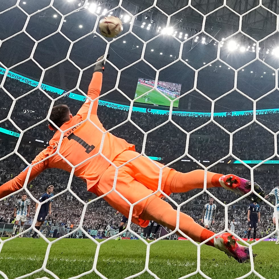 Otra toma del gol de penal de Lionel Messi ante Croacia.