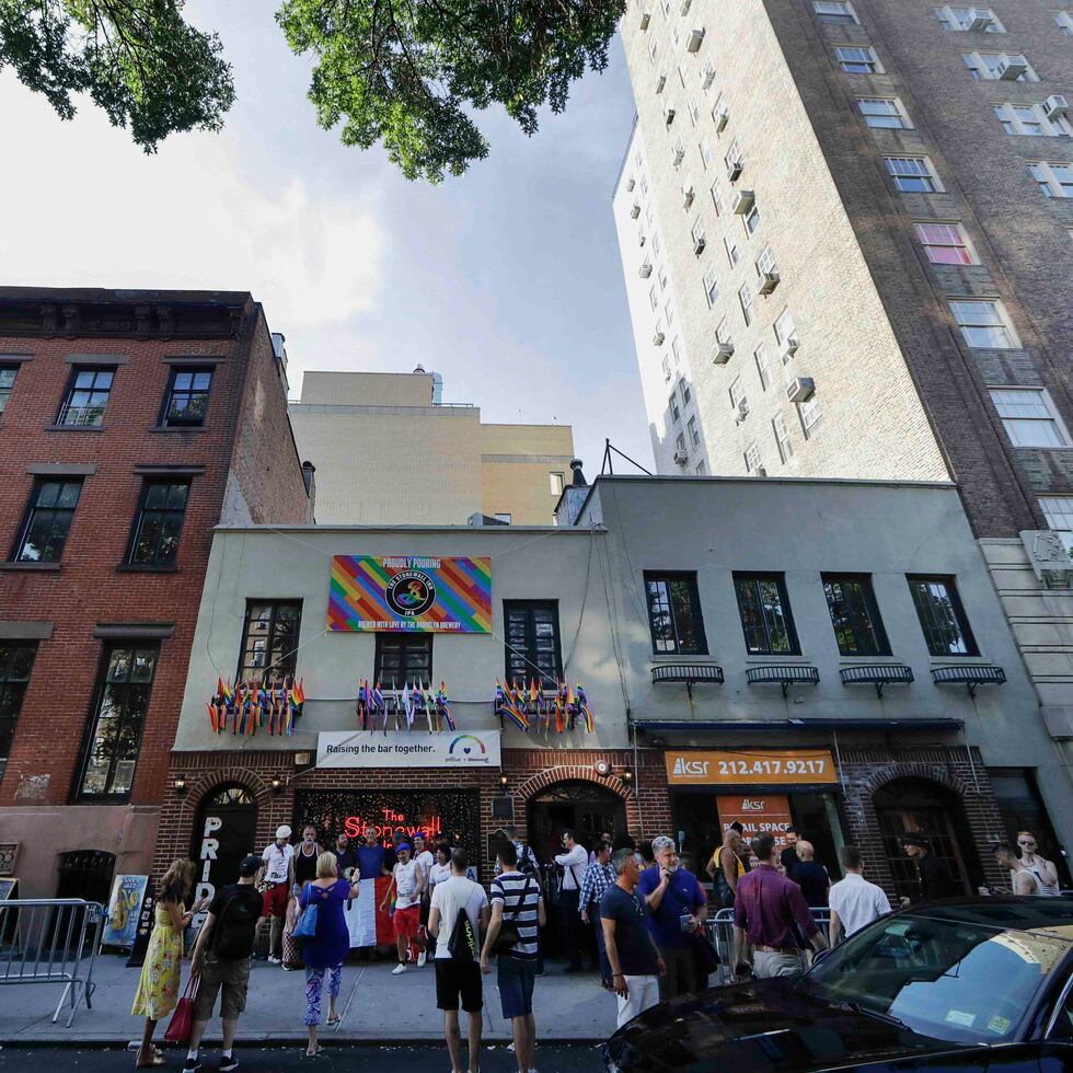El Stonewall Inn es ahora un punto de referencia en la ciudad y parte del Monumento Nacional de Stonewall. (AP/Frank Franklin II)