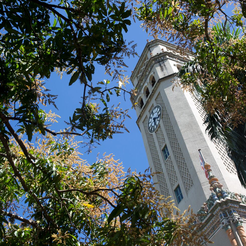 20 de febrero de 2017 Ð Coalicin Universitaria por el Progreso (CUP) en una conferencia de prensa frente a la Torre del Recinto de Ro Piedras de la Universidad de Puerto Rico para expresarse en torno a la situacin que afronta el sistema universitario.

en la foto torre de la universidad de puerto rico (upr)


xavier.araujo@gfrmedia.com 
Xavier J. Araujo/ 2017


