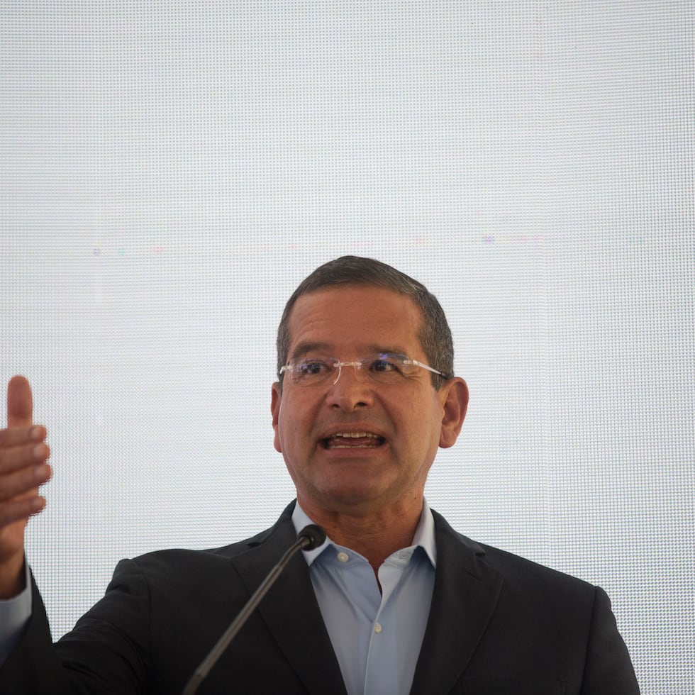 Pedro R. Pierluisi, participa de la inauguración de las nuevas instalaciones de la planta embotelladora de Cristalia en el municipio de Las Piedras.