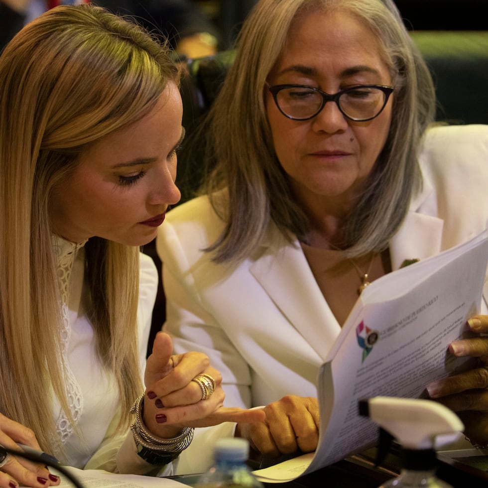 La senadora Joanne Rodríguez Veve y la representante Lisie Burgos Muñiz, ambas del Proyecto Dignidad.