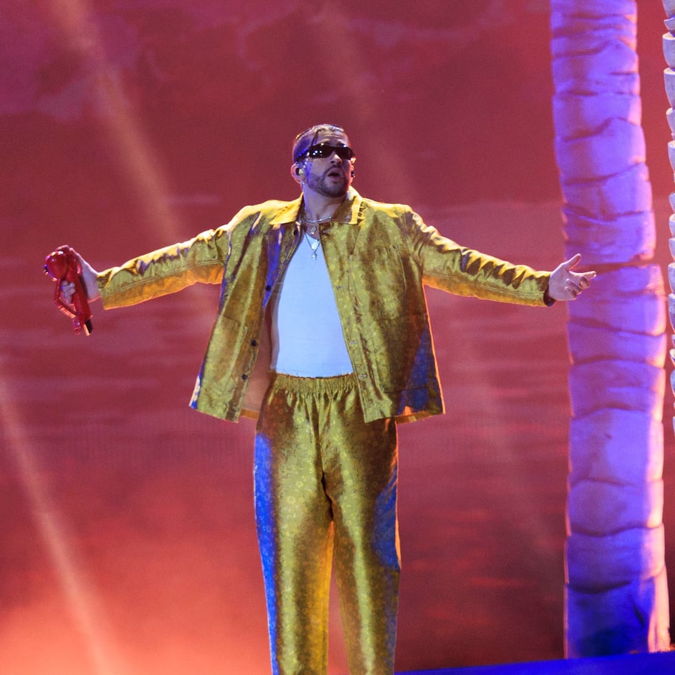 El cantante puertorriqueño Bad Bunny se presentó ante casa llena en el Estadio Azteca de la Ciudad de México, lo que marcó el último concierto de la gira "World's Hottest Tour".