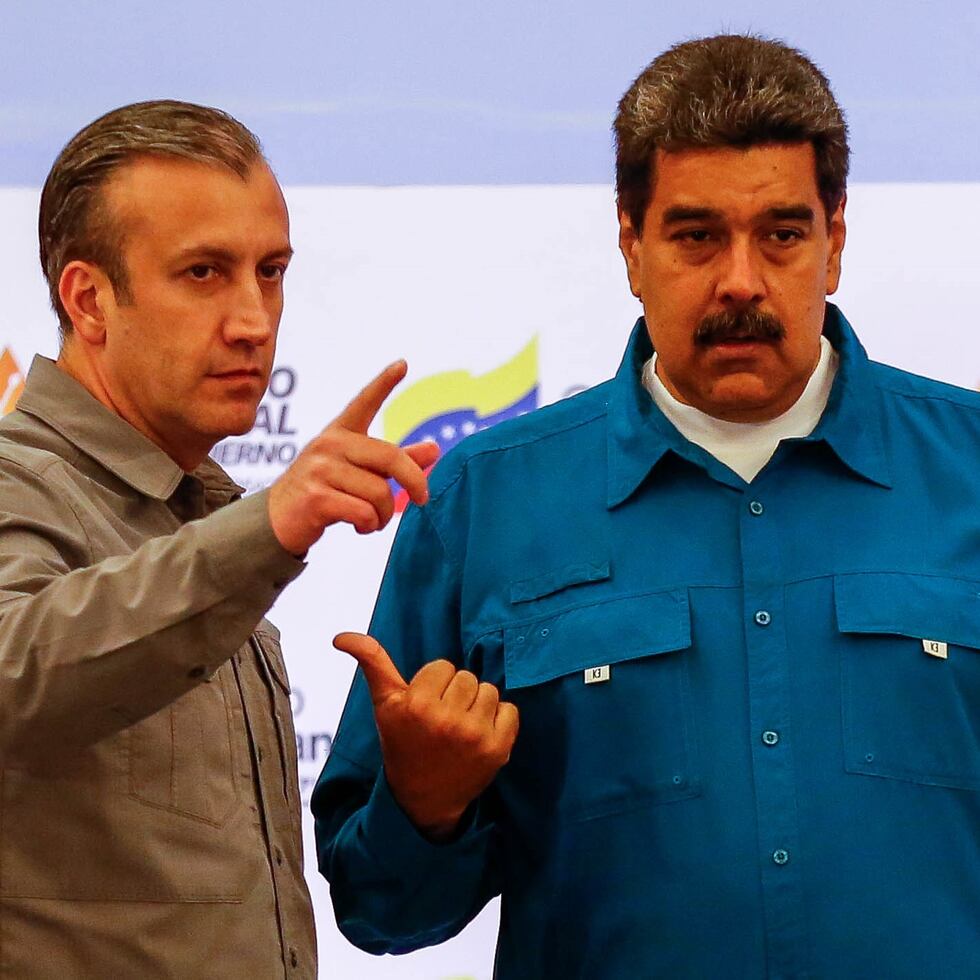 Nicolás Maduro (d), y el vicepresidente, Tareck El Aissami (i), participan en el Consejo federal de gobierno en Caracas, Venezuela (EFE / Cristian Hernández).