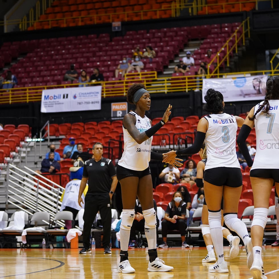 Destinee Hooker informó a las Sanjuaneras de la Capital previo al inicio de la serie final, que no podía continuar jugando por un embarazo de alto riesgo.