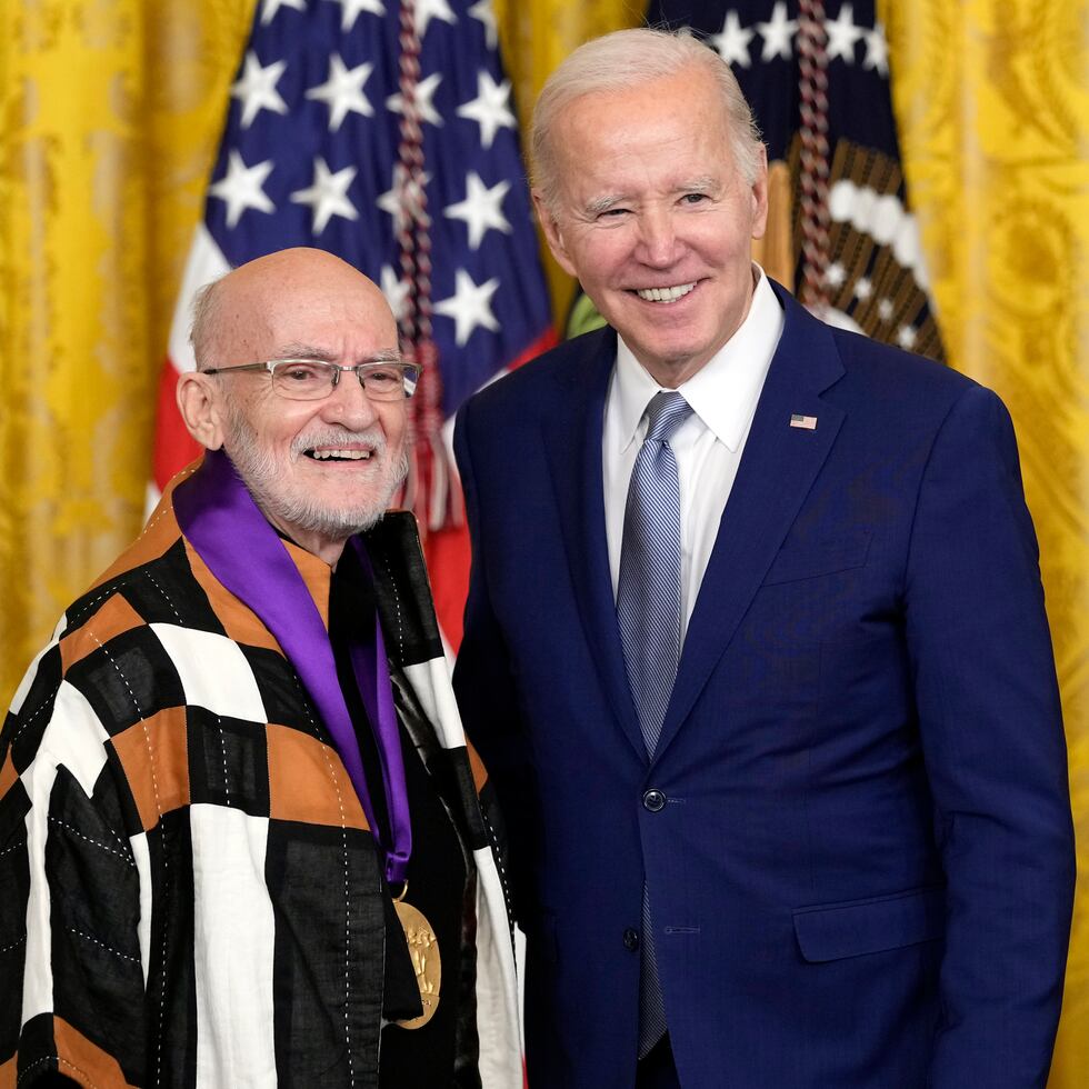 El presidente Joe Biden entregó la Medalla Nacional de las Artes al maestro Antonio Martorell, homenajeado junto al cantante José Feliciano y otra decena de artistas e instituciones.