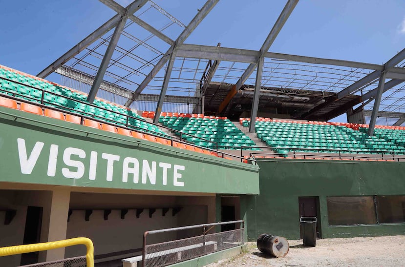 El estadio Félix Millán de Yabucoa luce sin el techo que cubría las gradas.