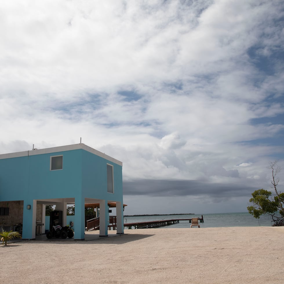 ABRIL 06- , 2022 - SALINAS PR --  Reserva Nacional de Investigacin Estuarina de la Baha jobos, la cual enfrenta una problemtica.

Incluye la informacin que necesites de esta pauta: La Oficina de Gerencia de Permisos (OGPe) evalu once permisos de uso emitidos en la zona de la Reserva Nacional de Investigacin Estuarina Baha de Jobos, en Salinas, y hall que ocho eran fraudulentos, revel el secretario auxiliar de la agencia, Gabriel Hernndez.

EN LA FOTO PARTE DEL TERRENO EN DISPUTA. 

Foto Xavier Araujo
xavier.araujo@gfrmedia.com



