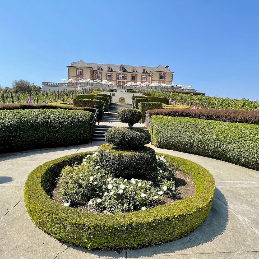 Entrada al chateau de Domaine de Carnero, en el Valle de Napa, California.