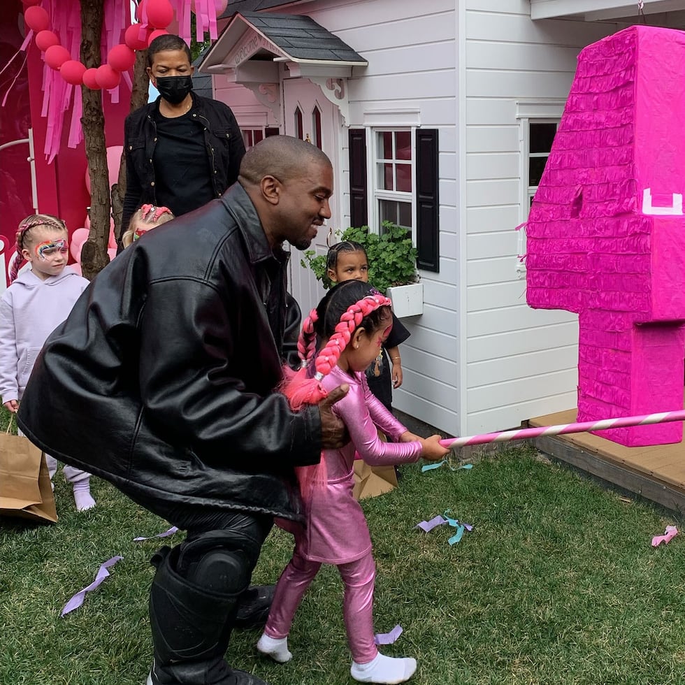 Kanye West compartió con su hija Chicago, durante su cumpleaños número cuatro.