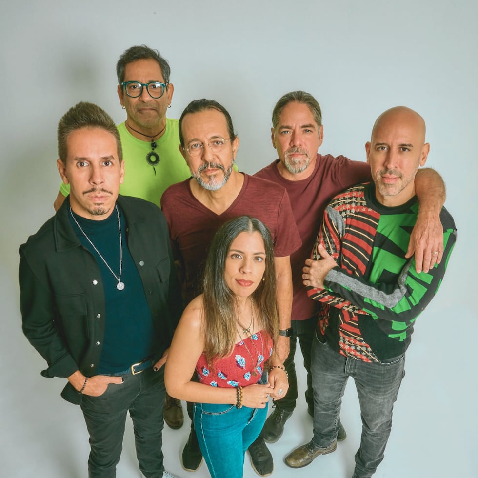 La Banda Acústica Rodante está compuesta por los músicos, de izquierda a derecha, Walter Morciglio, Mickie Rivera, Rucco Gandía, Nore Feliciano, Tito Auger y Nitayno Arayoán.