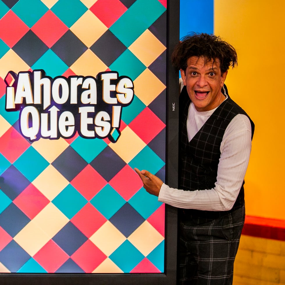 Los comediantes Aquiles Correa, a la izquierda, y Tony Pascual, a la derecha, participarán, de lunes a viernes en el programa "Ahora es que es" por TeleOnce. 

Xavier Garcia / GFR Media

En la foto: Aquiles Correa (Chaqueta naranja) y Tony Pascual (chaqueta negra)