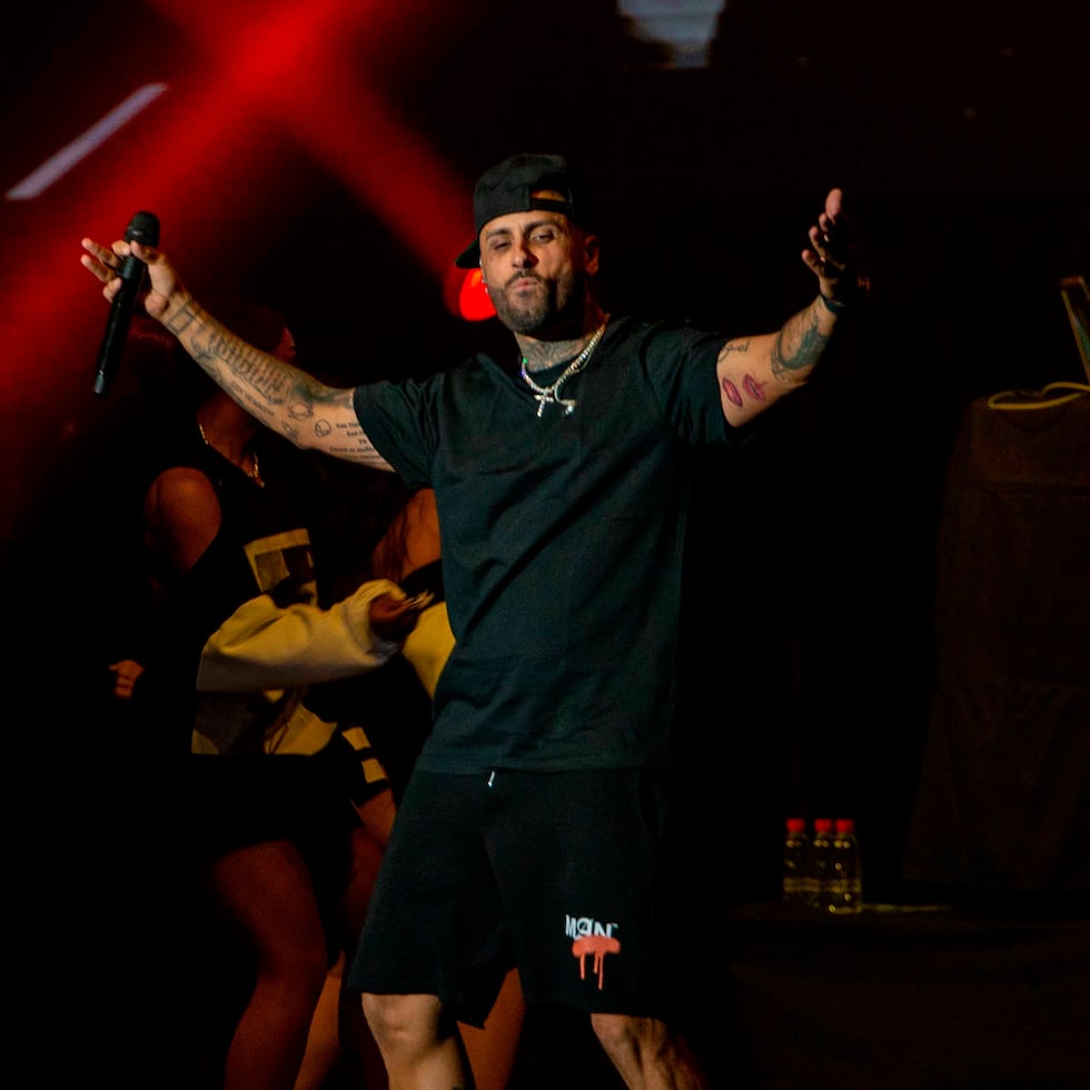 El reguetonero Nicky Jam se presenta esta noche en la tarima del festival.