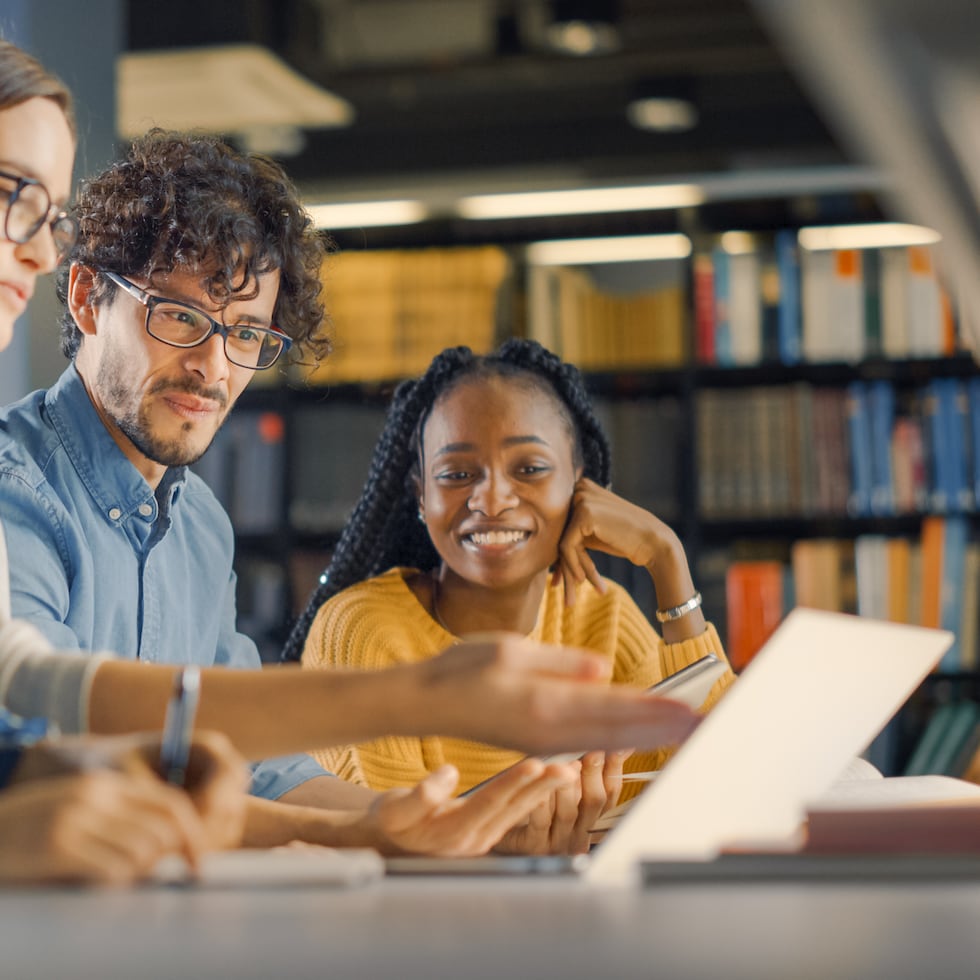 Las instituciones universitarias deben sentar las bases para que el proceso educativo y formador impulse la innovación, pensada como la capacidad para crear y desarrollar nuevas soluciones y reformar el ecosistema emprendedor.