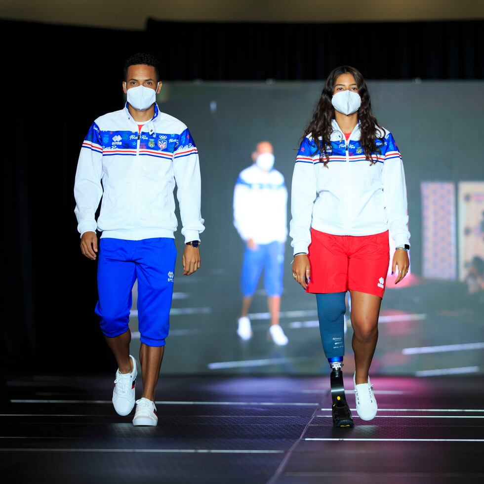 Carmelo Rivera y Yaimillie Díaz participaron de la presentación de los uniformes olímpicos organizada por el Comité Olímpico de Puerto Rico.