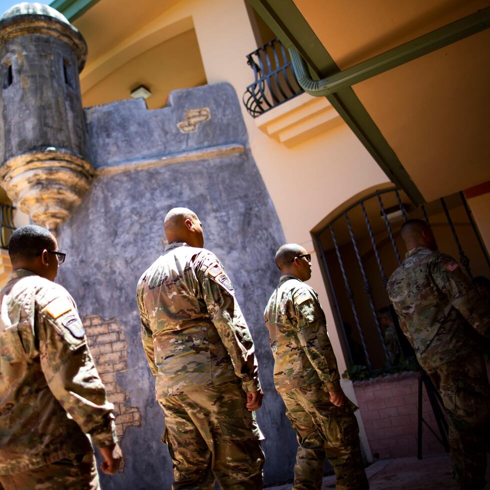 Ochenta soldados de la Reserva del Ejército de los Estados Unidos en Puerto Rico recibieron ayer una bonificación por enlistarse nuevamente para servir un tiempo adicional en el cuerpo militar.