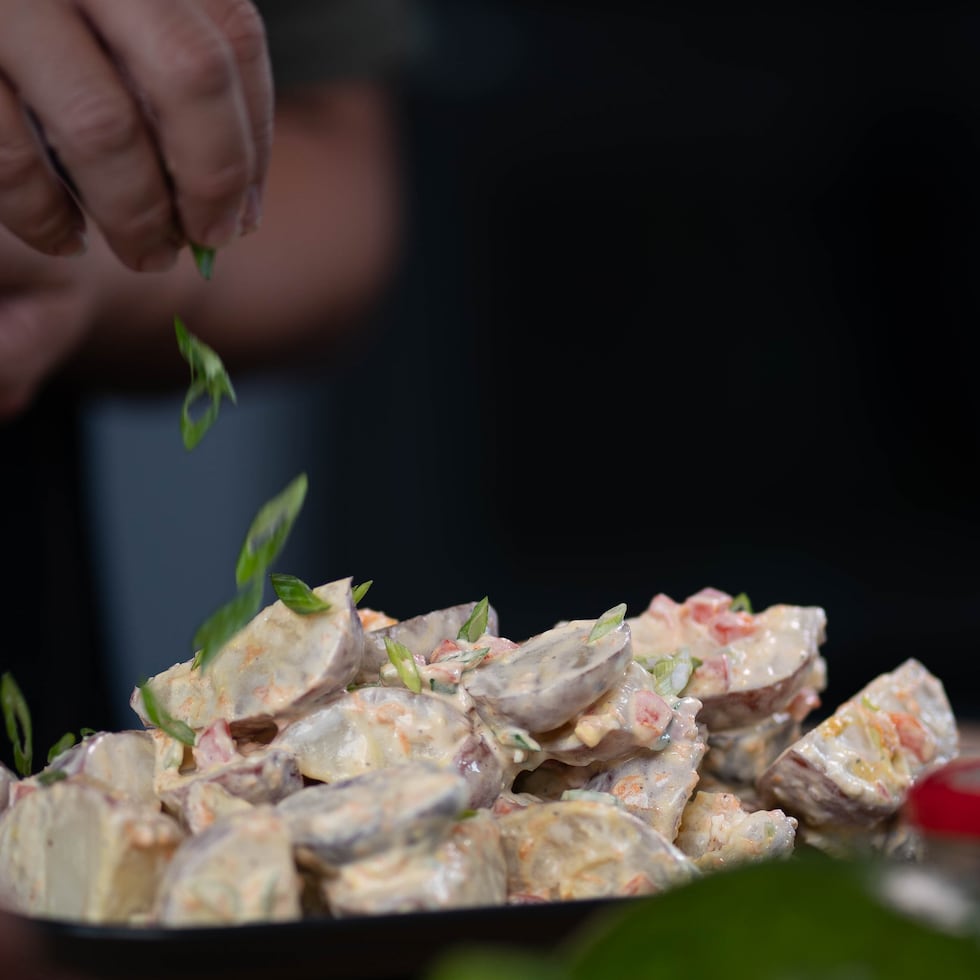 Las ensaladas hechas en casa te ayudan a llevar variedad de sabores y texturas a la mesa y sirven para acompañar cualquier plato principal.