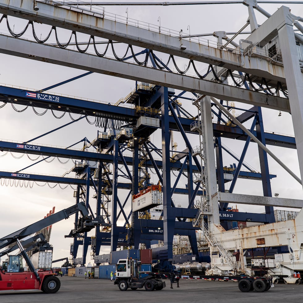 Los industriales han advertido que si el conflicto no se resuelve antes del fin de semana, hay empresas que podrían suspender las operaciones temporalmente porque no tienen suficiente materia prima.