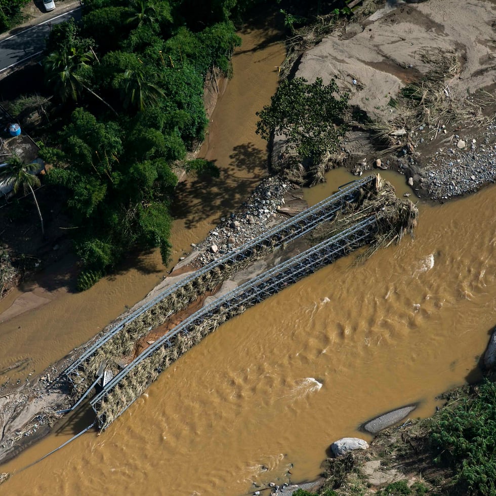 Este puente temporero, en el sector Salto Arriba de Utuado, fue arrastrado por las aguas del Río Grande de Arecibo, en medio de la emergencia que supuso el huracán Fiona.