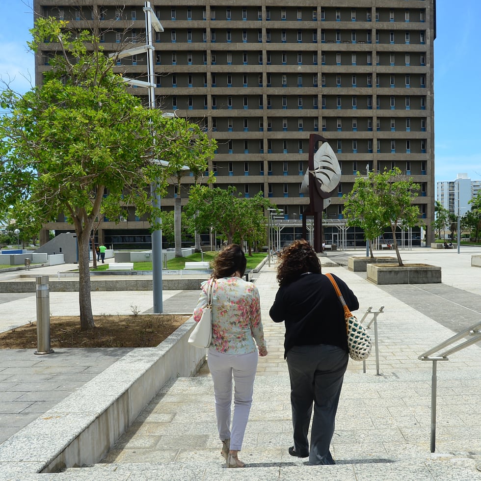 20180716 San Juan Puerto Rico . Empleados publicos en el Centro Minillas de Santurce
 LUIS.ALCALADELOLMO@GFRMEDIA.COM