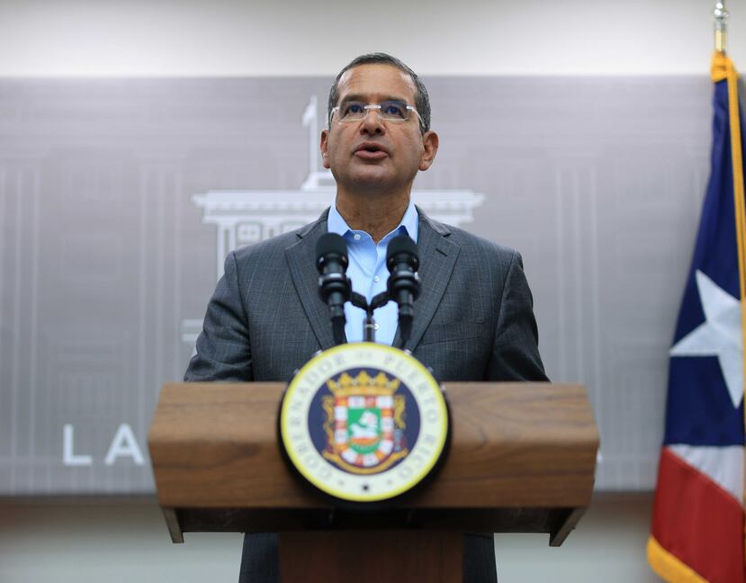 El gobernador Pedro Pierluisi durante la conferencia de prensa en La Fortaleza.