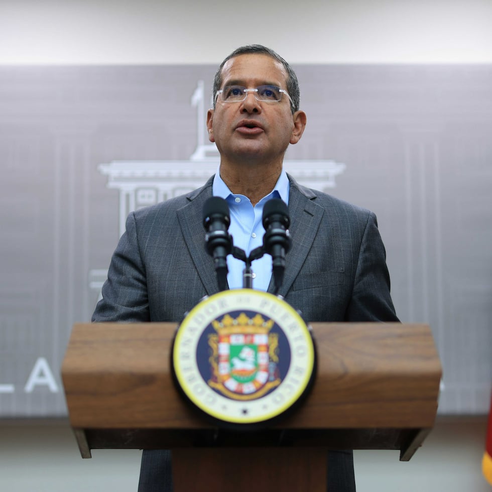 El gobernador Pedro Pierluisi durante la conferencia de prensa en La Fortaleza.
