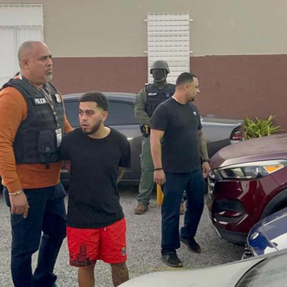 Policía diligencia cinco arrestos en el residencial Portugués en Ponce. En la foto, el presunto líder de la organización criminal, Eduardo Aponte Torres, de 25 años.