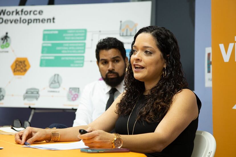 Eduardo Carrera, de Boys and Girls Clubs de Puerto Rico, y Bárbara Rivera, directora de Vimenti, presentaron tres informes que se realizaron sobre las operaciones de la escuela chárter. (Suministrada)