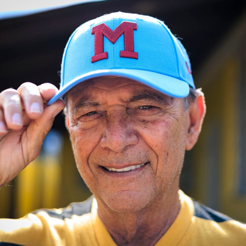 Mako Oliveras ha dejado una huella en el béisbol puertorriqueño con ocho campeonatos como dirigente en la liga profesional, el máximo en la historia de la liga. Tras ganar el título con los Indios este año, el veterano piloto se mantiene activo en el Béisbol Doble A.