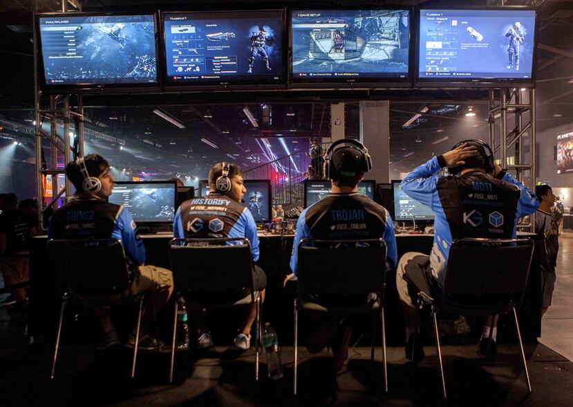 Un punto de enfoque en el mensaje del gobernador en abril fue las posibilidades de inversión económica en los "esports". (AP/The Orange County Register, Matt Masin)