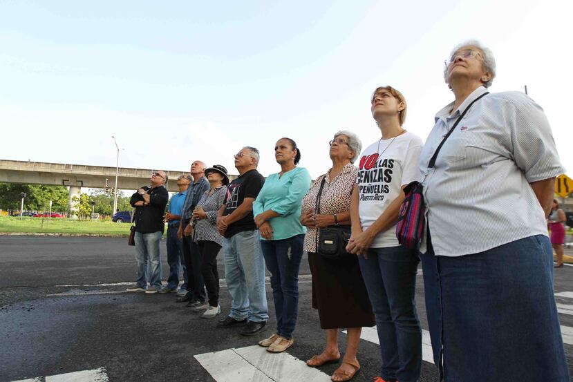 La manifestación se llevó a cabo esta mañana frente a las oficinas de la Junta de Calidad Ambiental en Río Piedras.