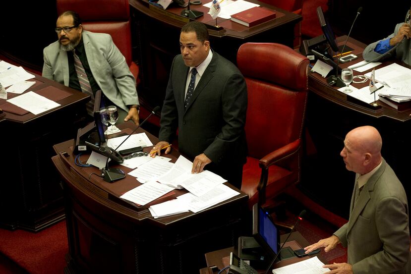 En la foto, el senador Carmelo Rios.