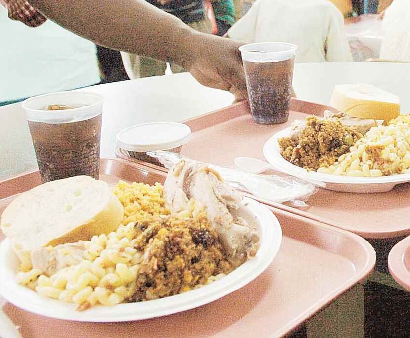 Durante las festividades, muchos acostumbran a consumir alimentos y bebidas azucaradas en abundancia. (Archivo GFR Media)