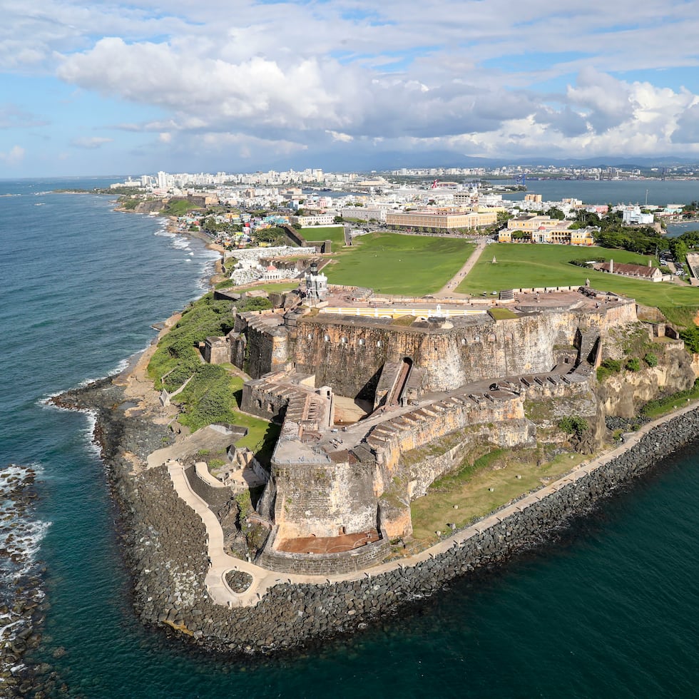 Los puertorriqueños resistieron desde las fortalezas de San Felipe del Morro (arriba) y San Cristóbal en San Juan, desde el Cañuelo en Isla de Cabras y desde San Jerónimo a la entrada de Puerta de Tierra.