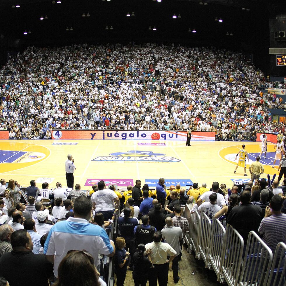 Por disposiciones del gobieron las canchas podrán estar llenas a capacidad aunque se debe presentar prueba de vacunación. Los Vaqueros tendrán fuera de la cancha un área designada para realizarse pruebas en caso de que el fanático no esté vacunado.