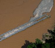 Un puente provisional fue arrastrado por el Río Grande de Arecibo en la PR-627 de Arecibo.