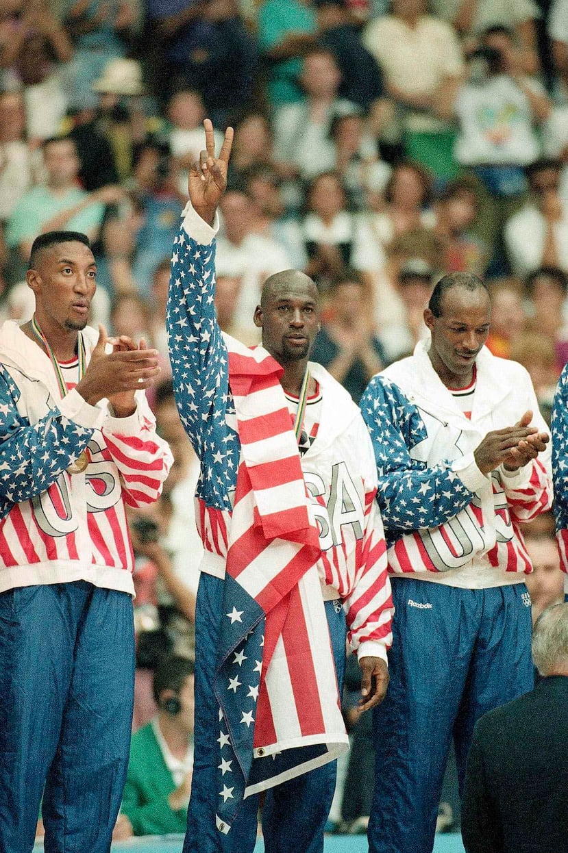 Michael Jordan en la celebración de la medalla de oro en los Juegos Olímpicos de Barcelona 1992.