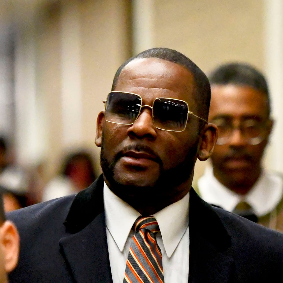 El cantante R. Kelly fue sentenciado en junio a 30 años de cárcel por tráfico sexual. (Archivo)